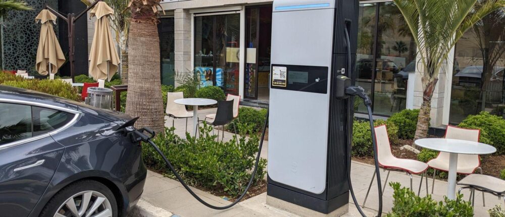 Chargeur de voiture électrique