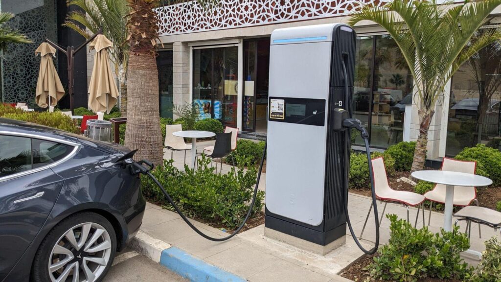 Chargeur de voiture électrique